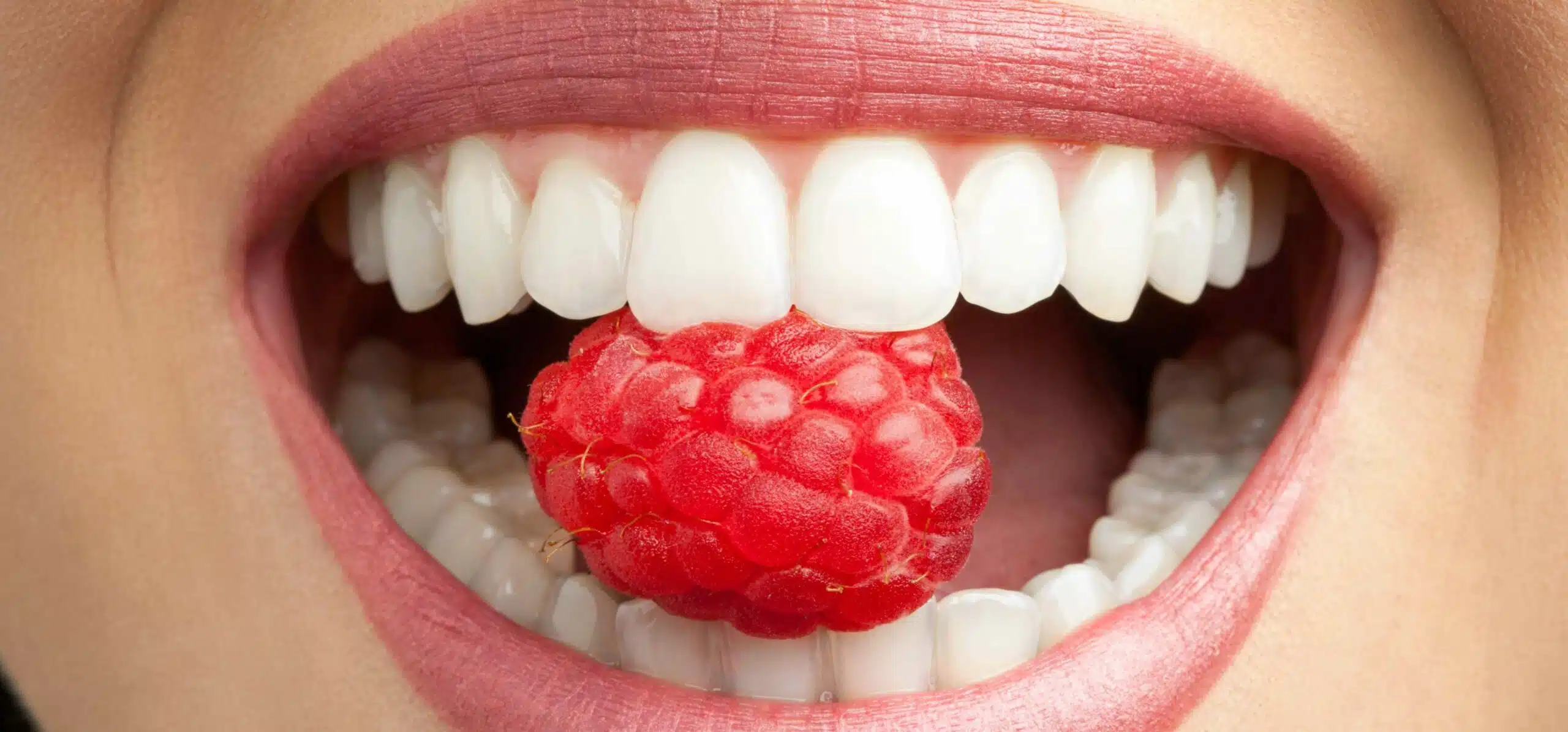 Quelle alimentation adopter après la pose d'un implant dentaire ? Dr Temstet | Paris