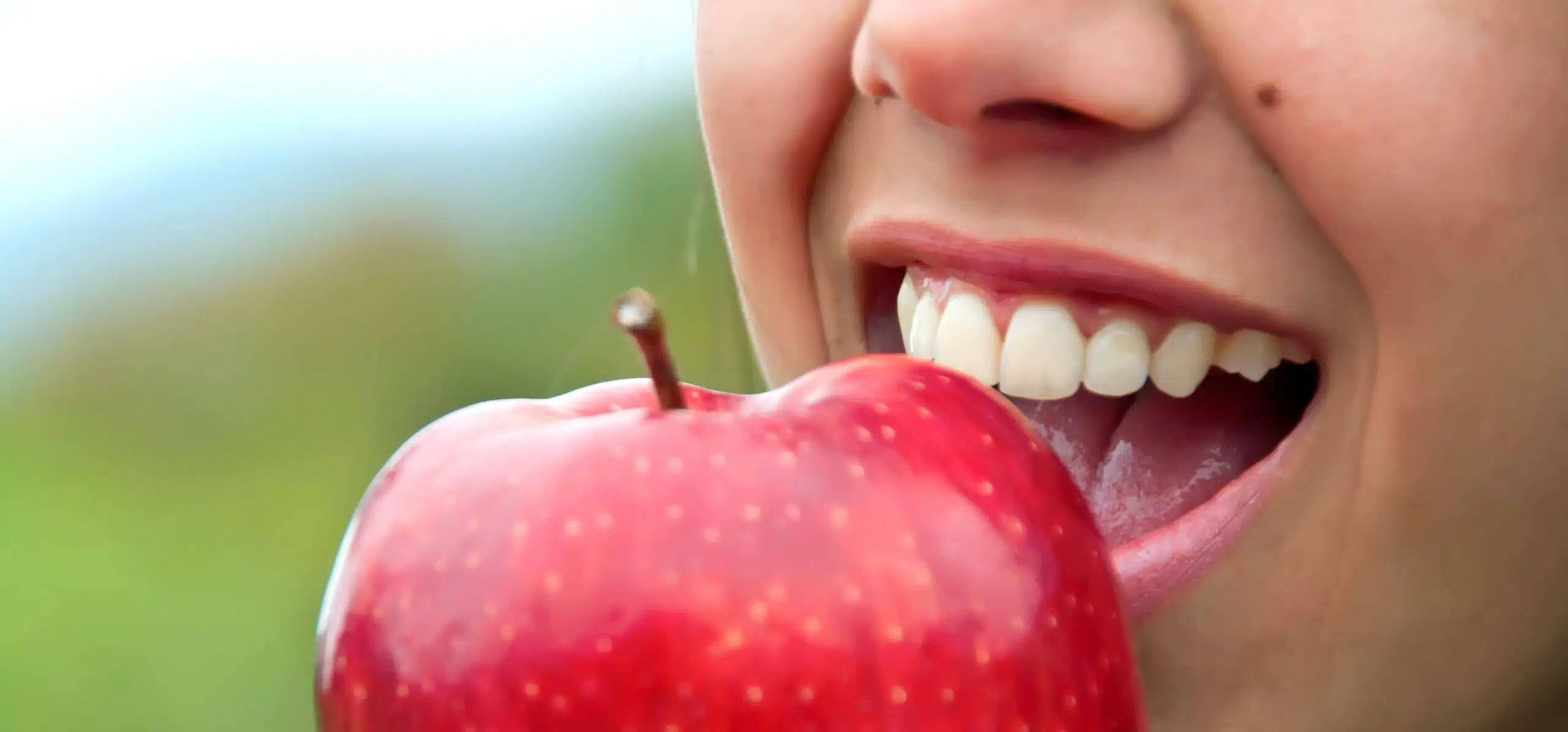 Pose d’implant dentaire : que manger ? | Dr Temstet | Paris