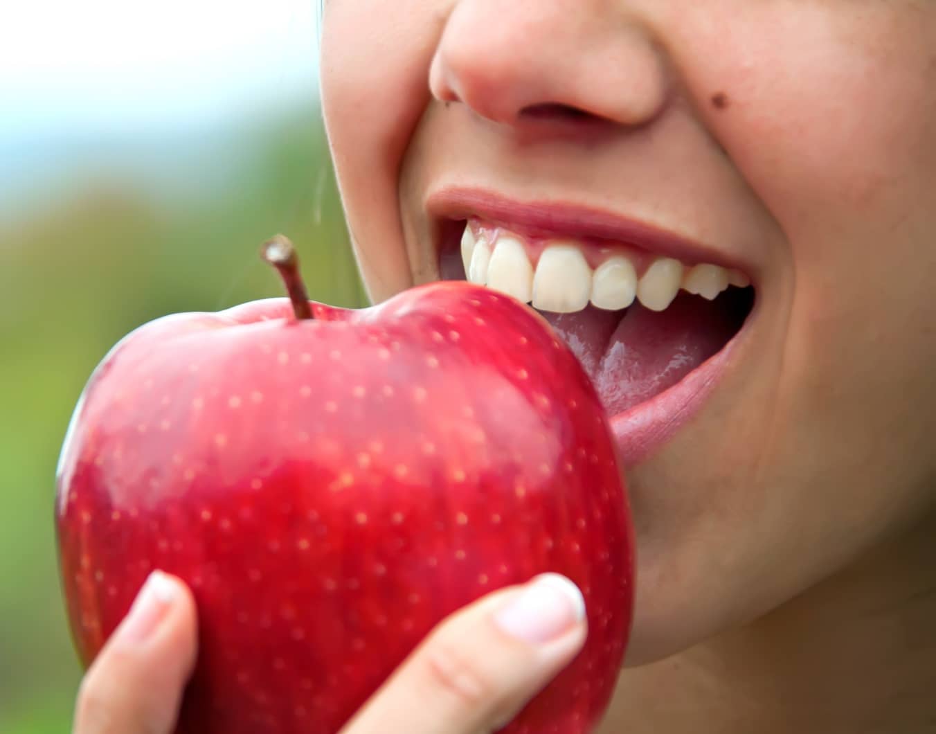 Pose d’implant dentaire : que manger ? | Dr Temstet | Paris