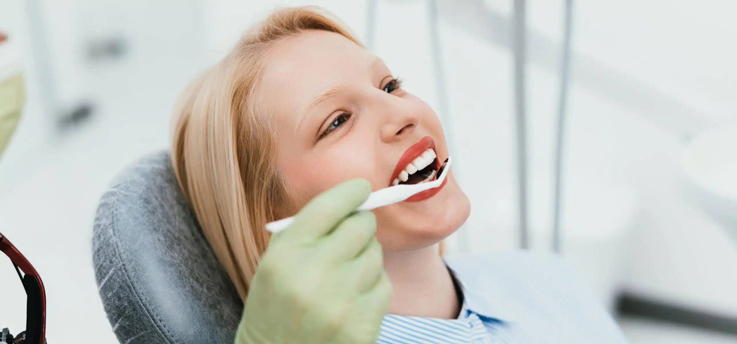 Pourquoi faire un bilan parodontal avant pose d’implants dentaires | Dr Temstet | Paris